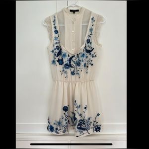 GUCCI RUNWAY IVORY SILK EMBROIDERED BLUE FLORAL  SEQUIN DRESS, size 38